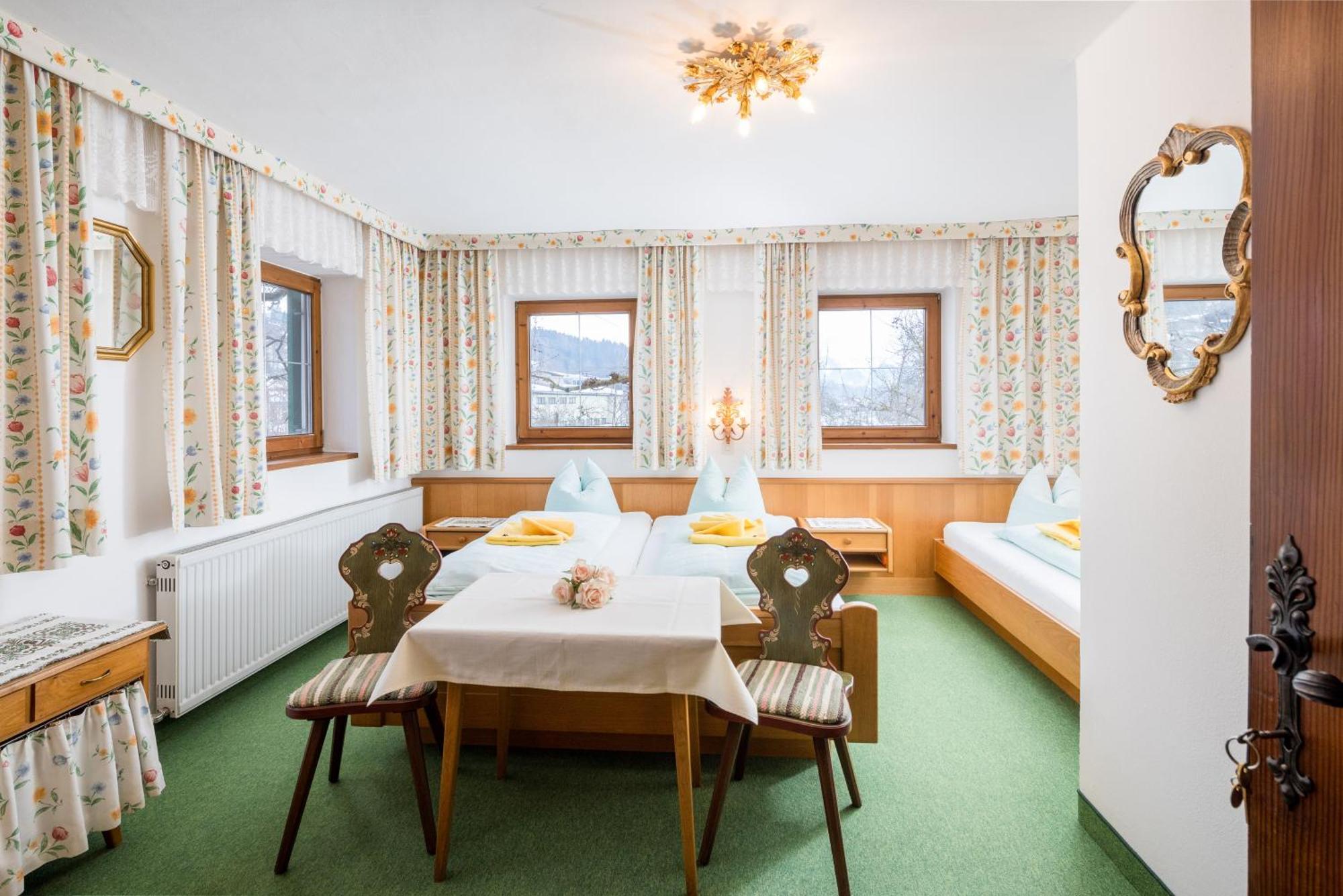 Pension Rainhof Kitzbuhel Exterior photo